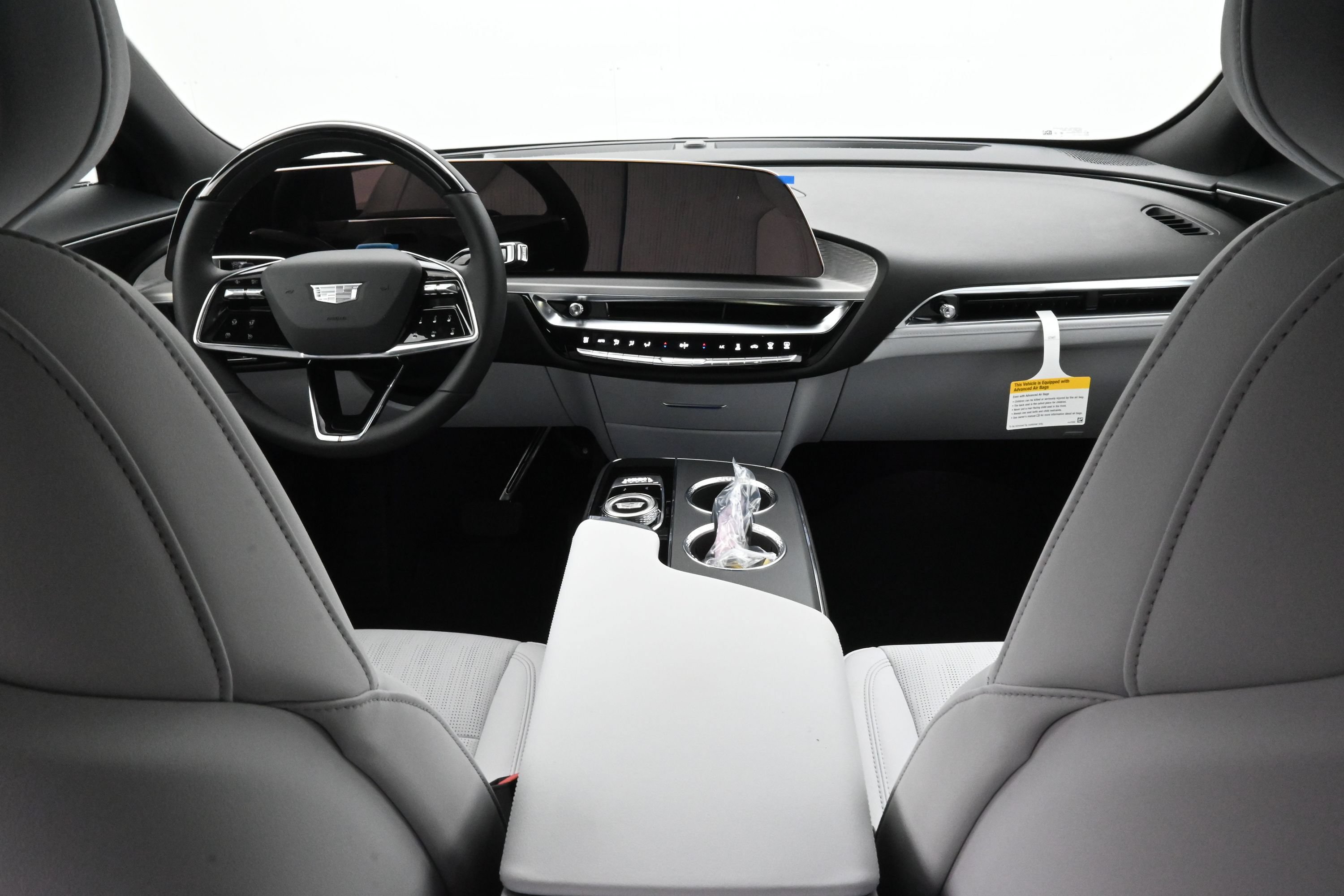 New 2026 Cadillac Lyriq Luxury w/ LPO, Floor Liner Package AWD/4WD image 9