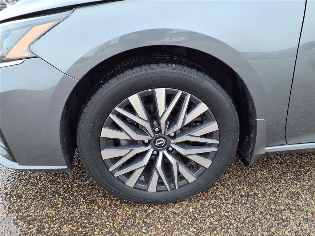 Used 2024 Nissan Altima 2.5 SV image 12