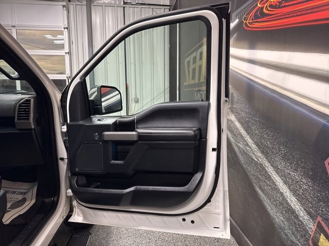 Used 2020 Ford F150 Platinum w/ Equipment Group 701A Luxury image 29