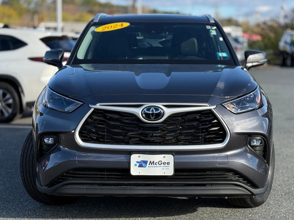 Certified 2024 Toyota Highlander XLE image 2