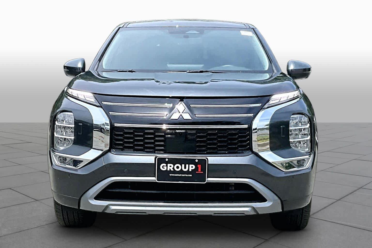 Used 2025 Mitsubishi Outlander SE AWD/4WD image 4