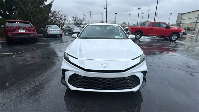 Used 2025 Toyota Camry SE image 9