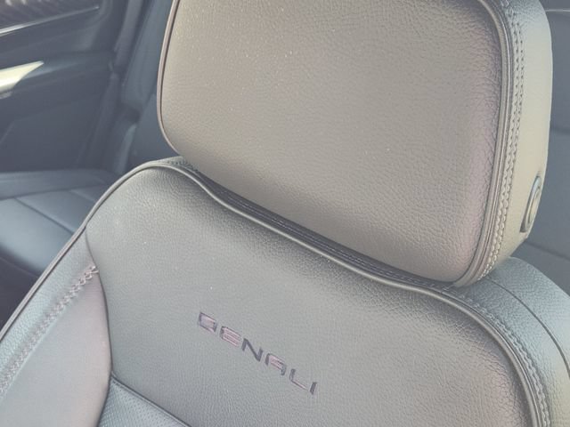 Used 2023 GMC Yukon Denali w/ LPO, Floor Liner Package AWD/4WD image 15