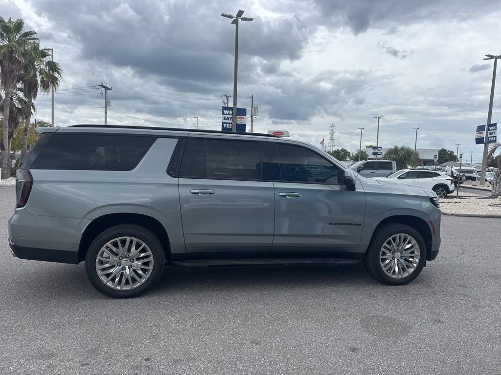 Used 2025 Chevrolet Suburban RST w/ Comfort Package image 8
