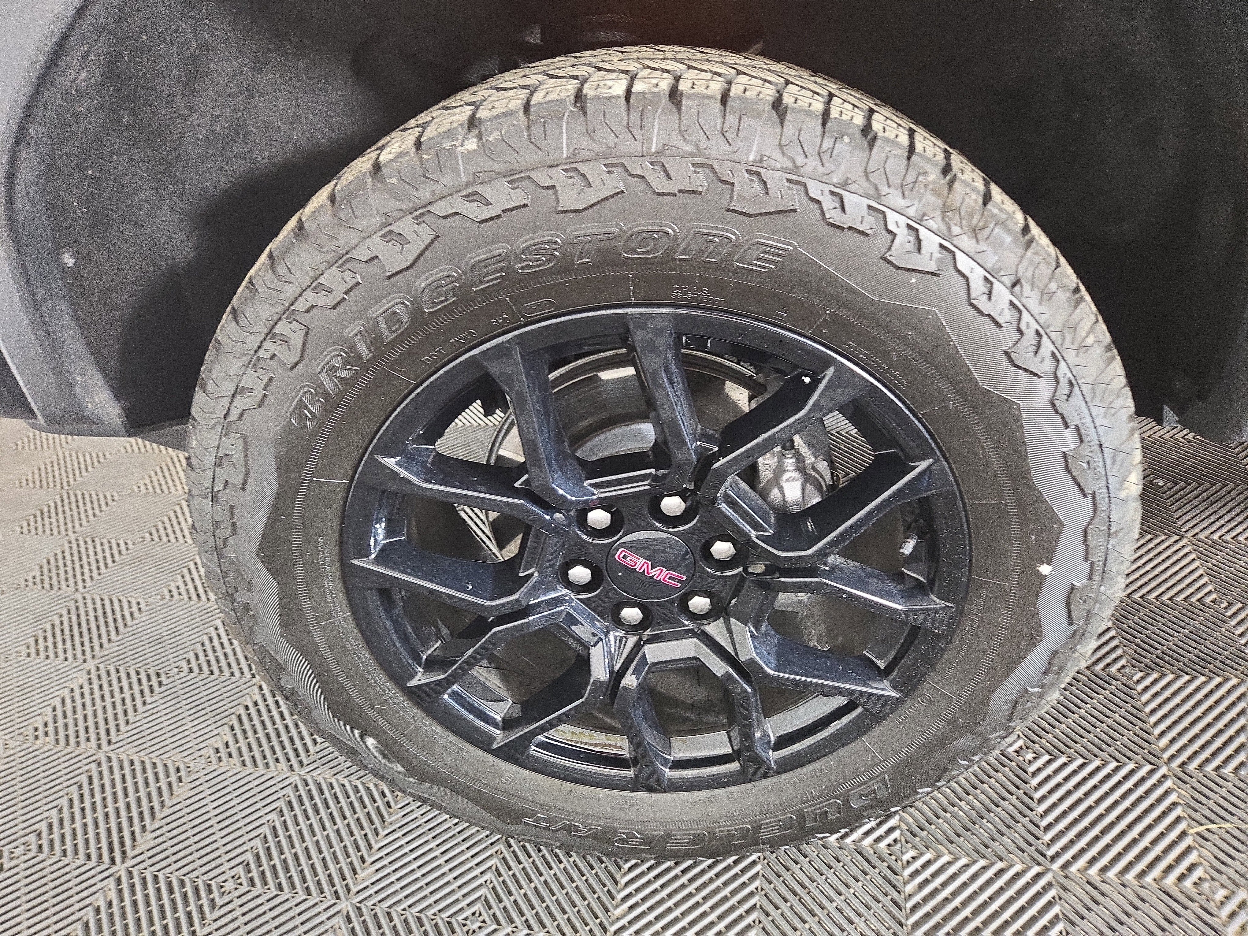 Certified 2025 GMC Canyon Denali w/ LPO, Denali Black Edition image 28