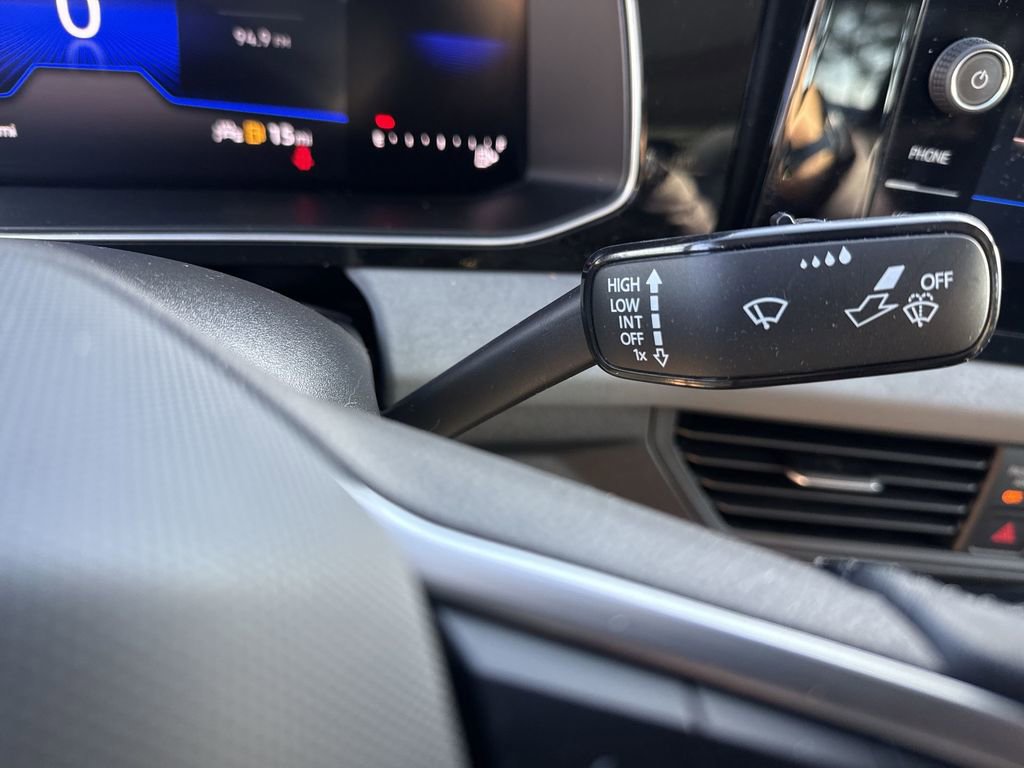 Used 2025 Volkswagen Jetta SE image 22