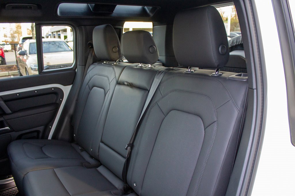 Used 2025 Land Rover Defender 110 S image 22