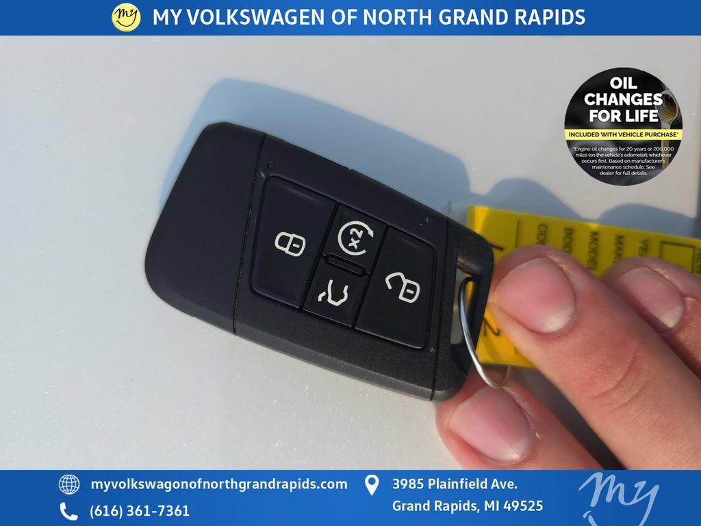 Used 2025 Volkswagen Jetta SE w/ Sunroof Package FWD image 36