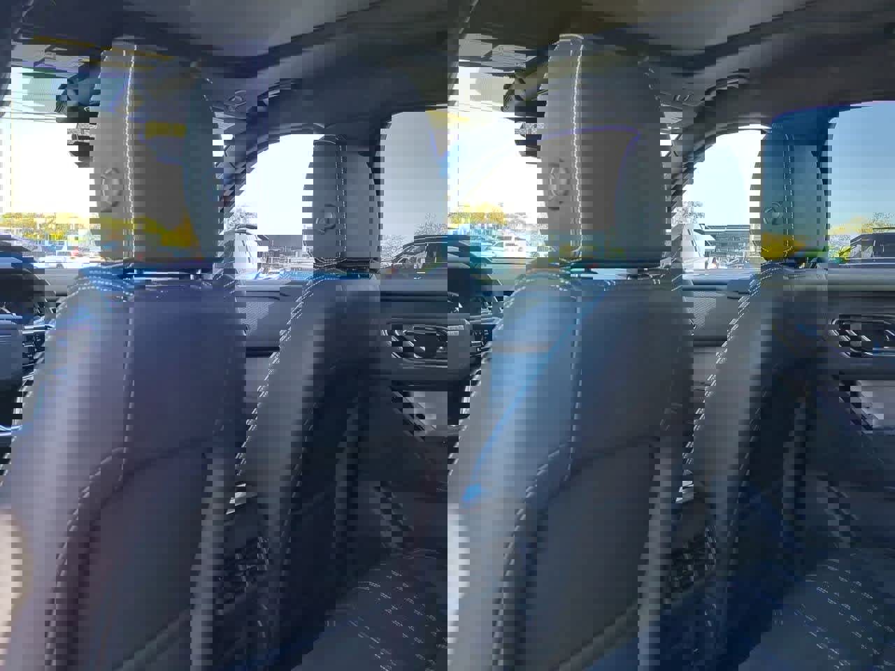 Used 2022 Land Rover Range Rover Velar R-Dynamic S image 16