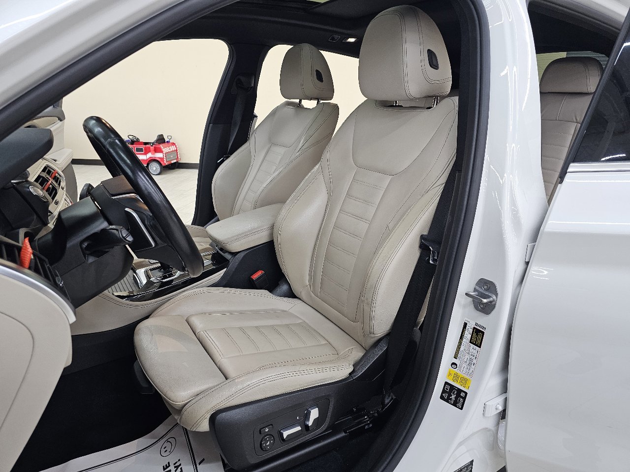 Used 2020 BMW X4 xDrive30i w/ Executive Package image 18