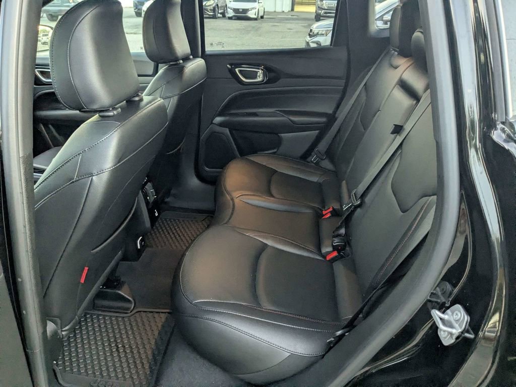 Used 2025 Jeep Compass Trailhawk w/ Trailhawk Elite Group image 14