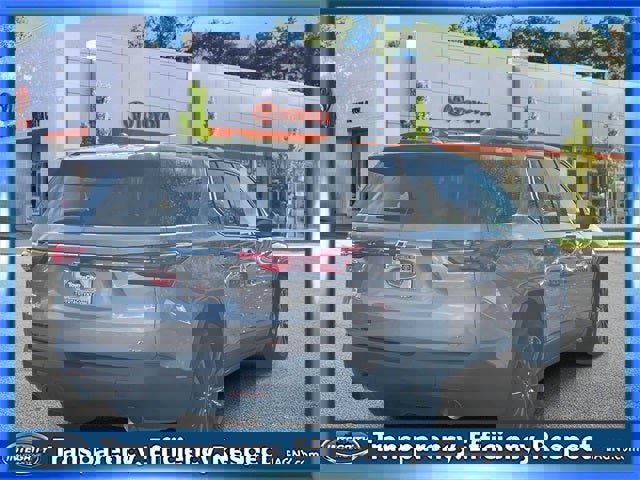 Used 2023 Chevrolet Traverse RS image 6