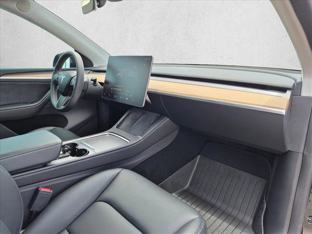 Used 2024 Tesla Model Y Long Range AWD/4WD image 23