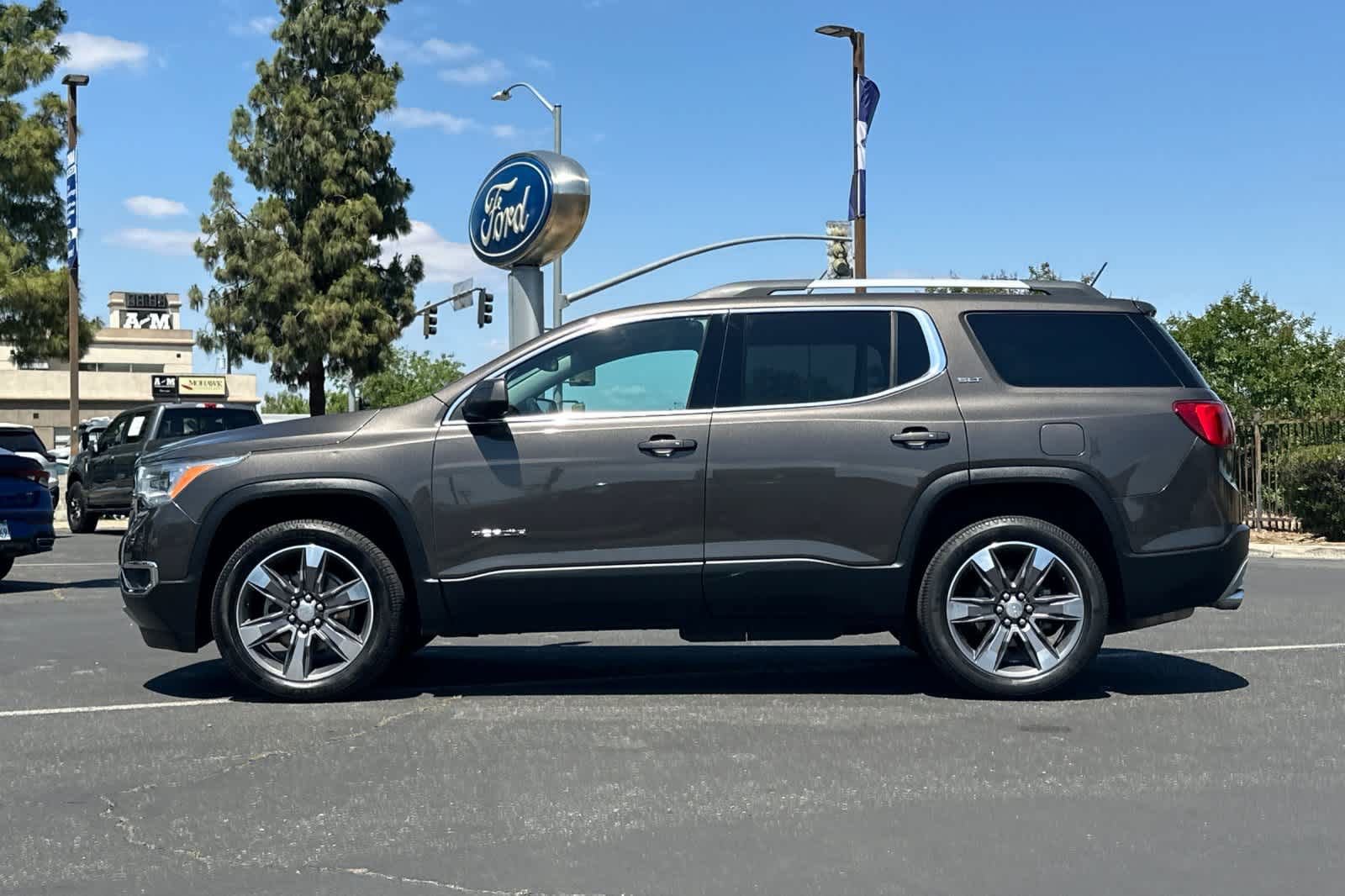 Used 2019 GMC Acadia SLT w/ LPO, Cargo Package FWD image 5