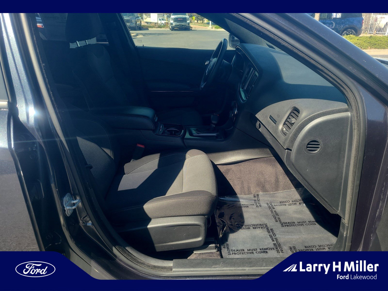 Used 2017 Dodge Charger SE w/ Blacktop Package image 19