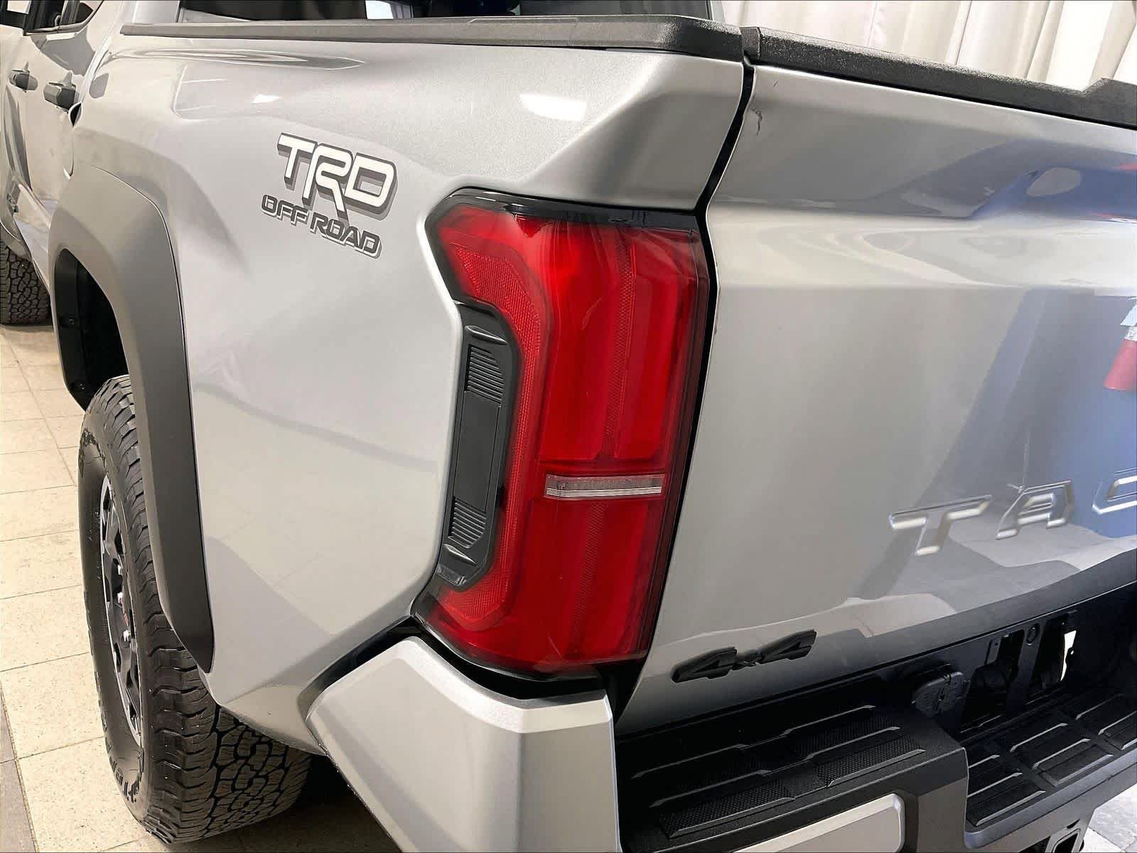 Certified 2025 Toyota Tacoma TRD Off-Road AWD/4WD image 33