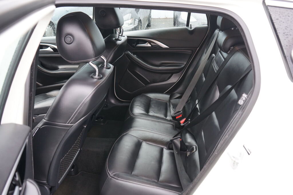 Used 2018 INFINITI QX30 Premium w/ Technology Package image 13