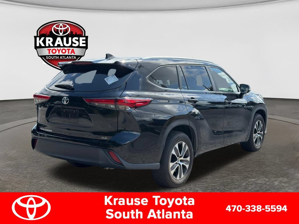 Used 2023 Toyota Highlander XLE FWD image 5