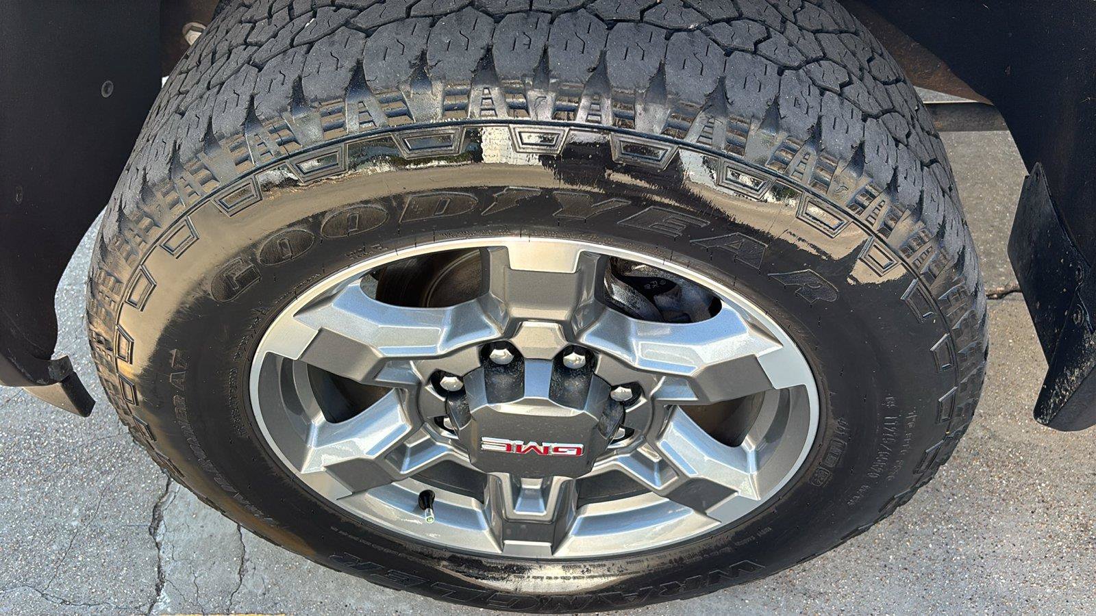 Certified 2025 GMC Sierra 2500 SLT w/ SLT Premium Package AWD/4WD image 14