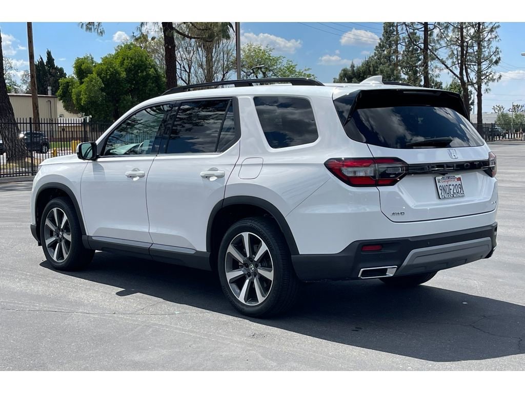 Certified 2025 Honda Pilot Elite image 3