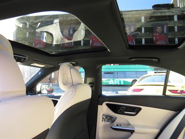 Used 2025 Mercedes-Benz C 300 4MATIC Sedan image 21