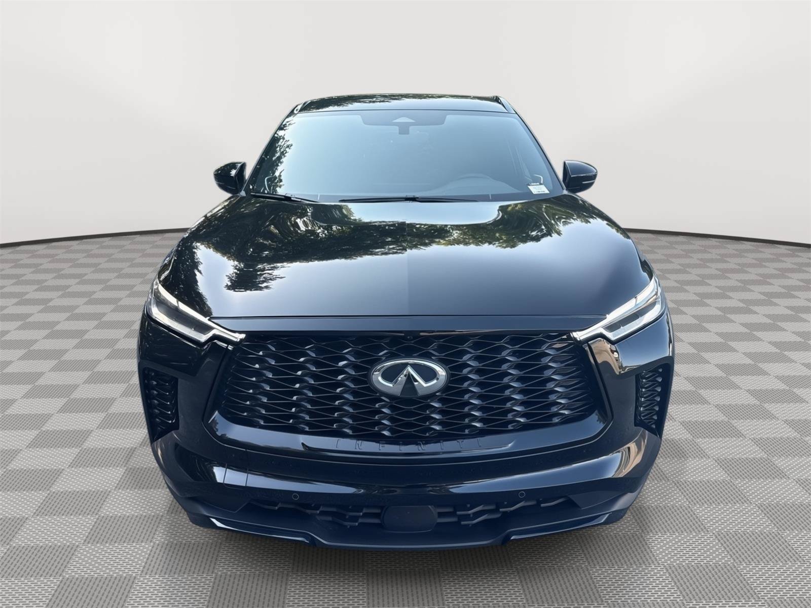 Used 2025 INFINITI QX60 Luxe w/ Black Edition FWD image 3