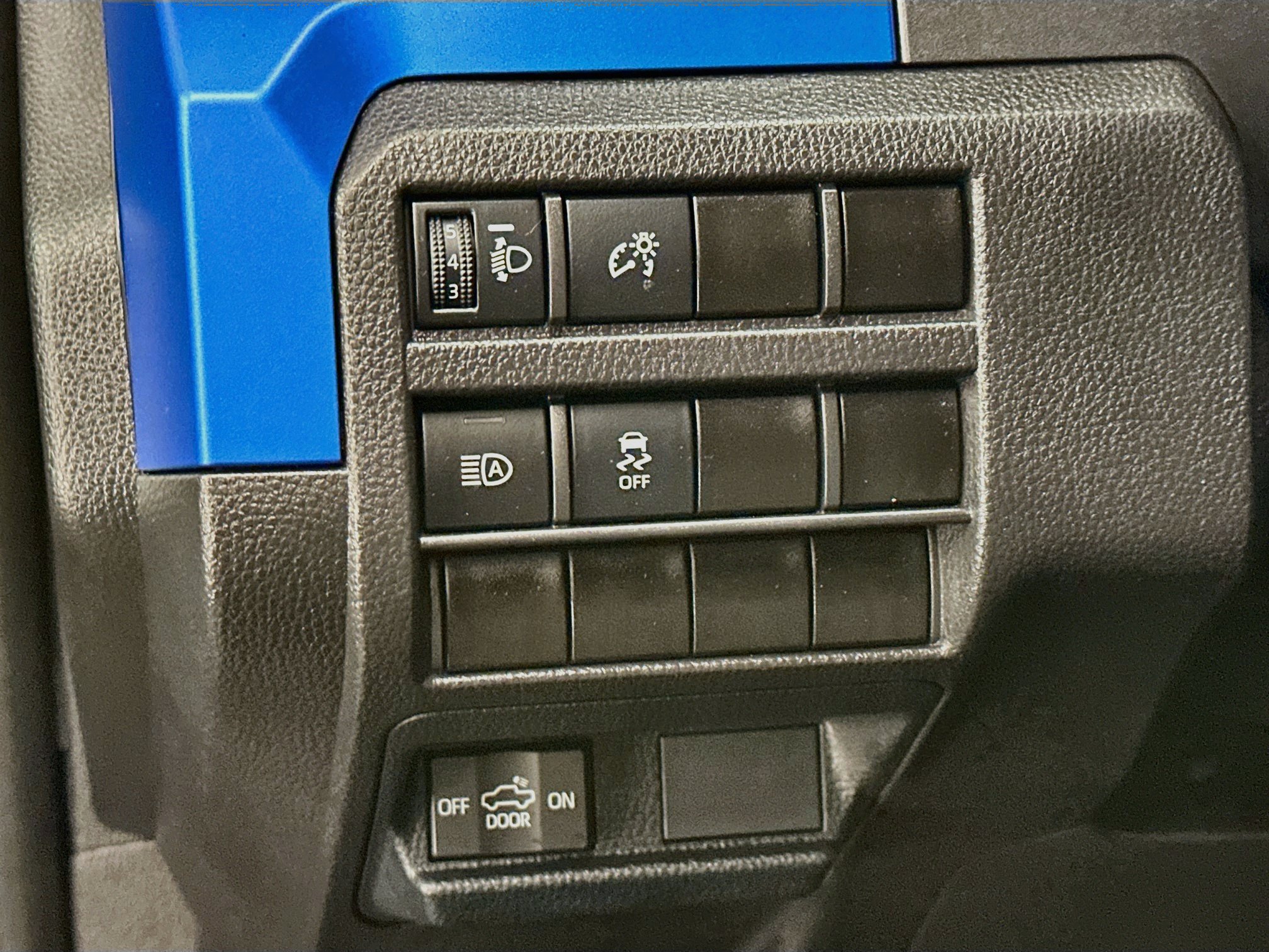 Used 2025 Toyota Tacoma TRD Off-Road AWD/4WD image 17