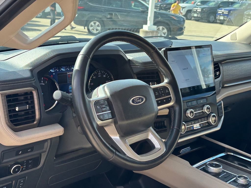 Used 2024 Ford Expedition Limited image 9