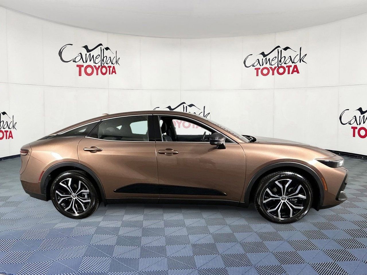 Used 2026 Toyota Crown XLE AWD/4WD image 9