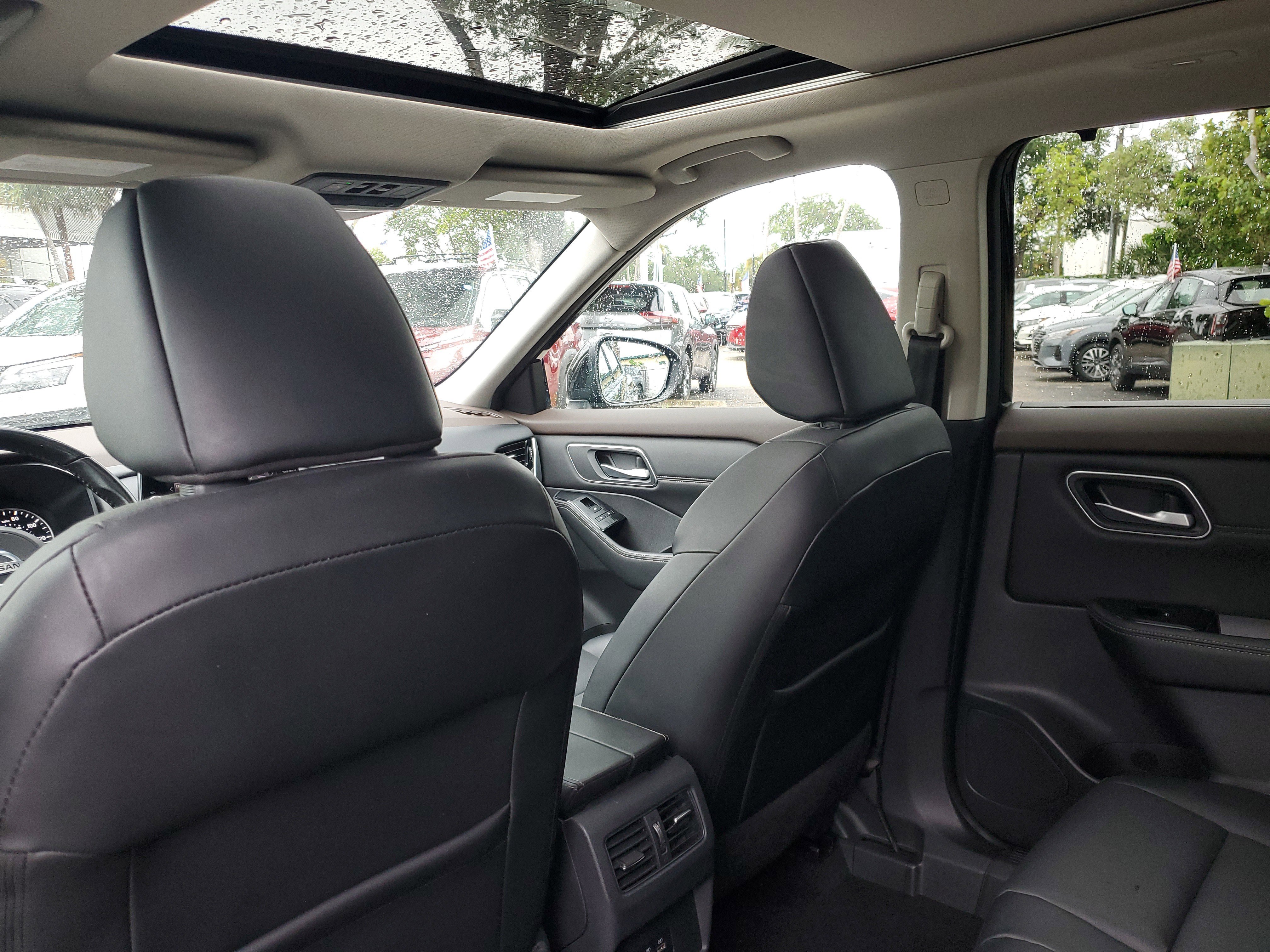 Certified 2021 Nissan Rogue SV w/ Premium Package image 14