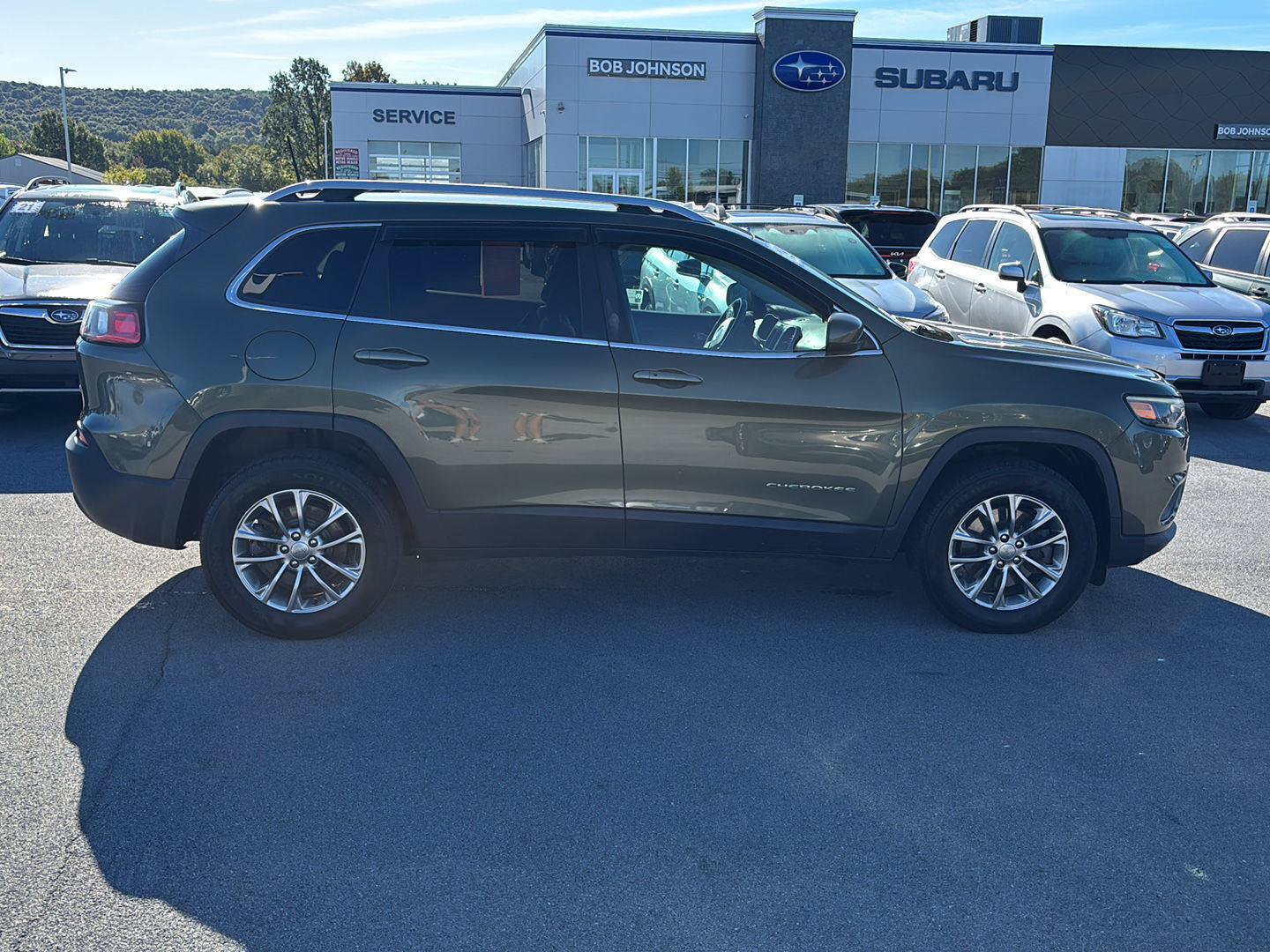 Used 2019 Jeep Cherokee Latitude Plus w/ Cold Weather Group AWD/4WD image 2