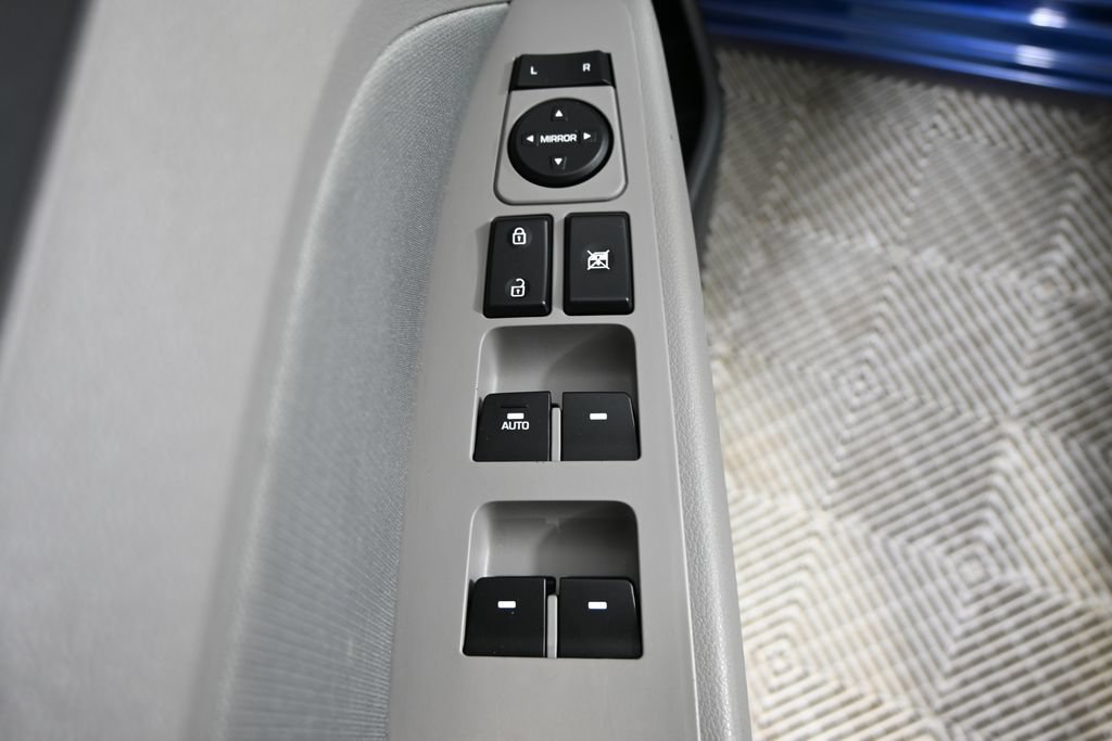 Used 2018 Hyundai Elantra Value Edition FWD image 19