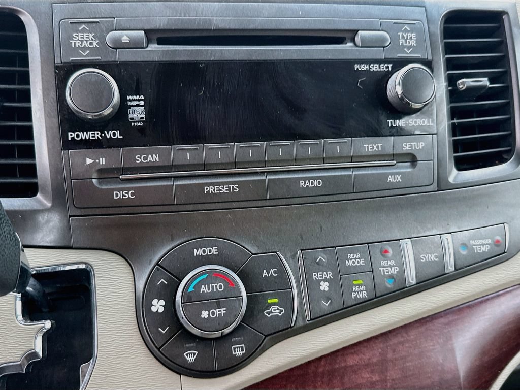 Used 2014 Toyota Sienna XLE FWD image 14