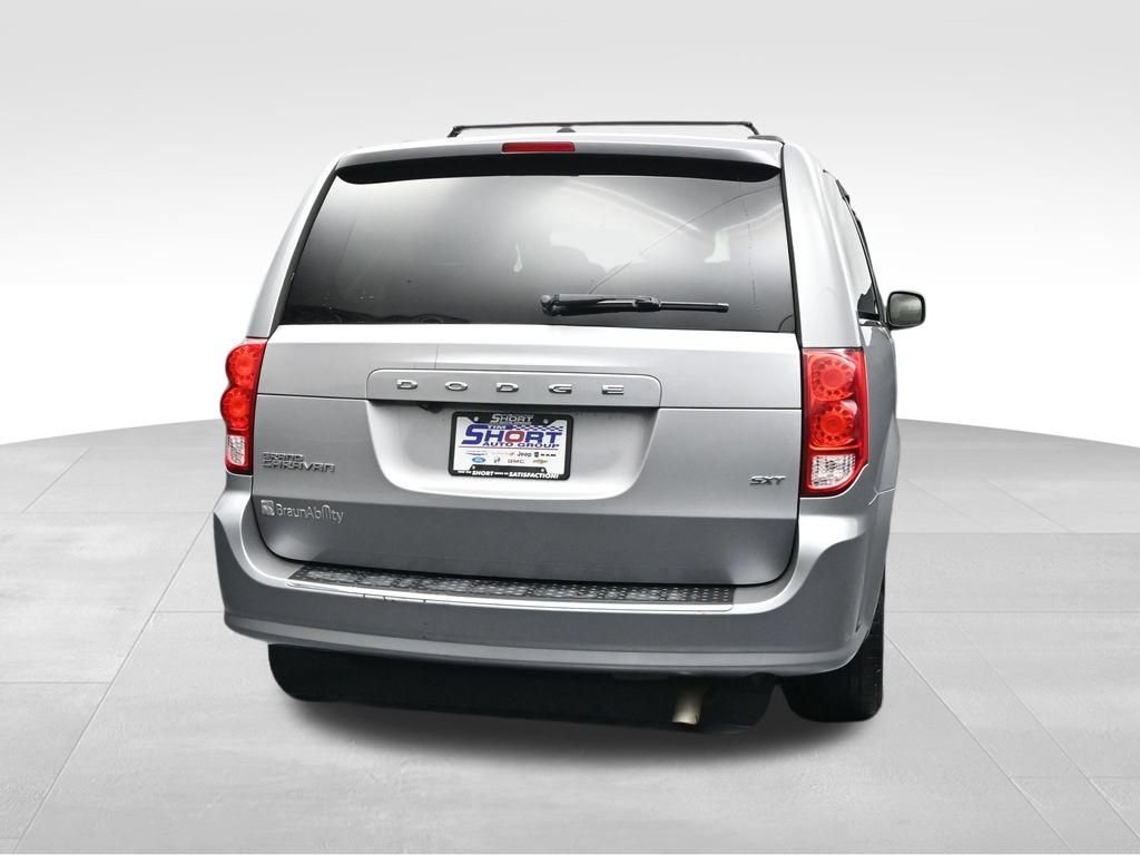 Used 2015 Dodge Grand Caravan SXT FWD image 4