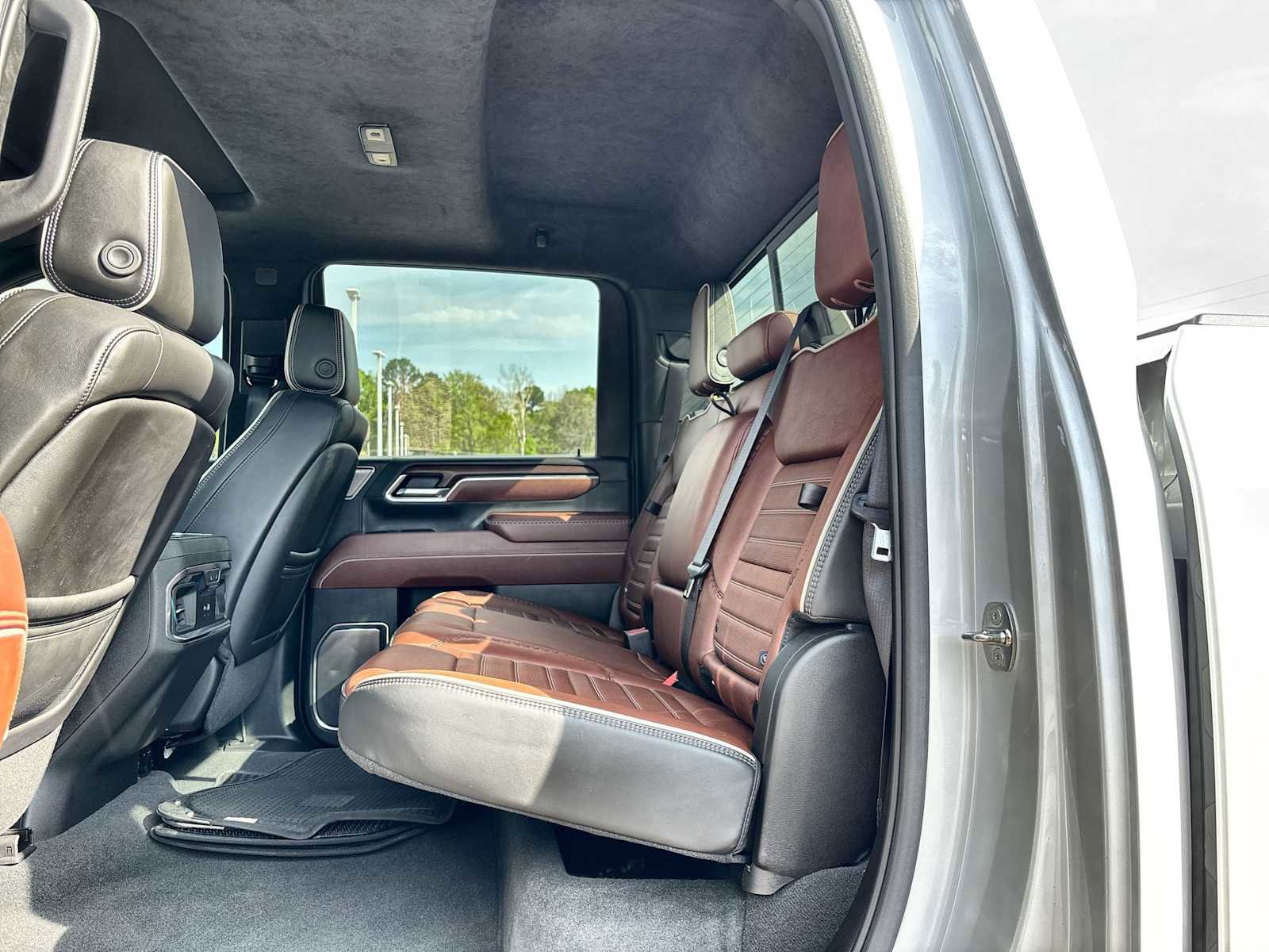 Used 2024 GMC Sierra 3500 Denali Ultimate image 4