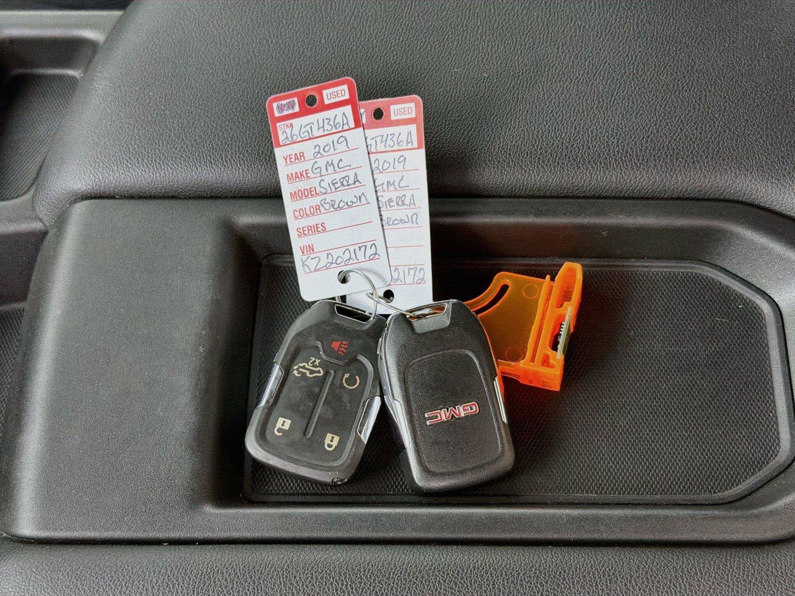 Used 2019 GMC Sierra 1500 SLT w/ Driver Alert Package I AWD/4WD image 4
