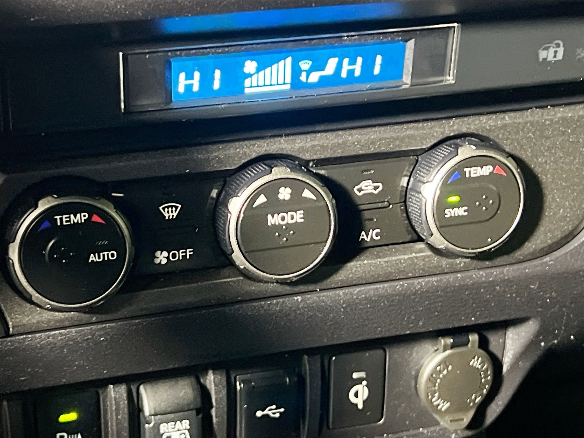 Used 2023 Toyota Tacoma TRD Sport w/ Advanced Technology Package image 27