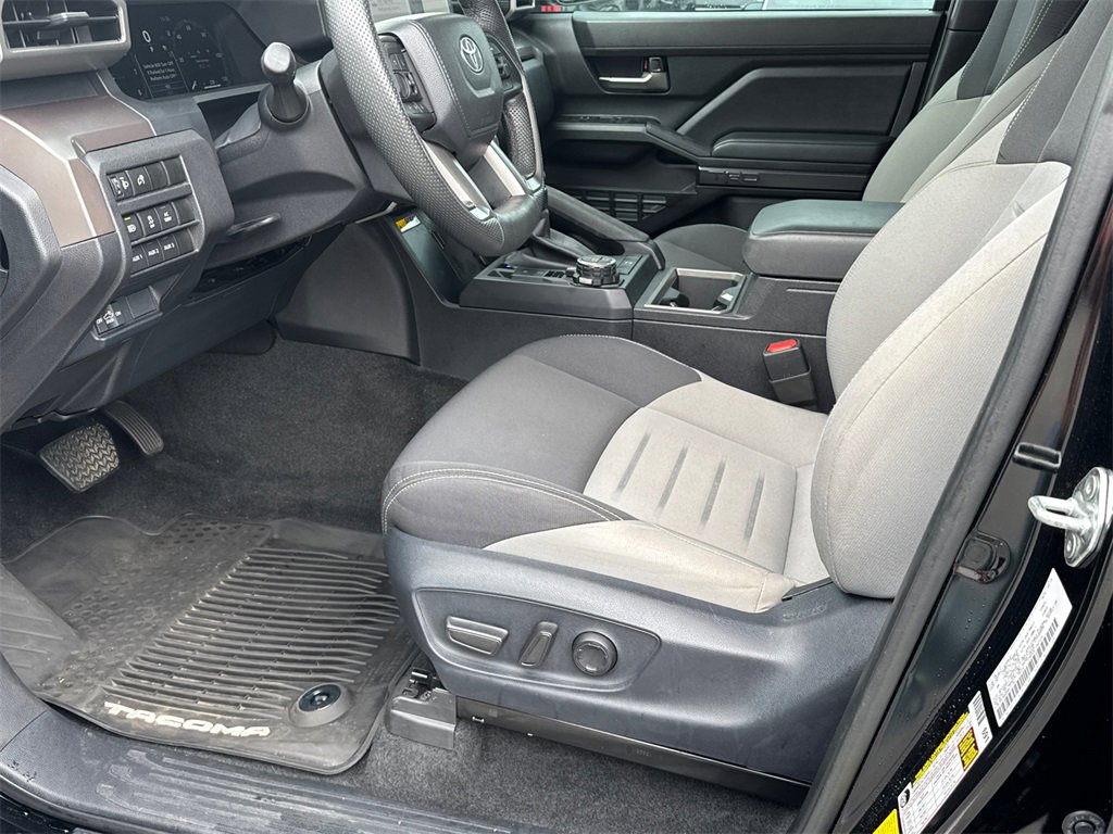 Used 2024 Toyota Tacoma TRD Off-Road image 9