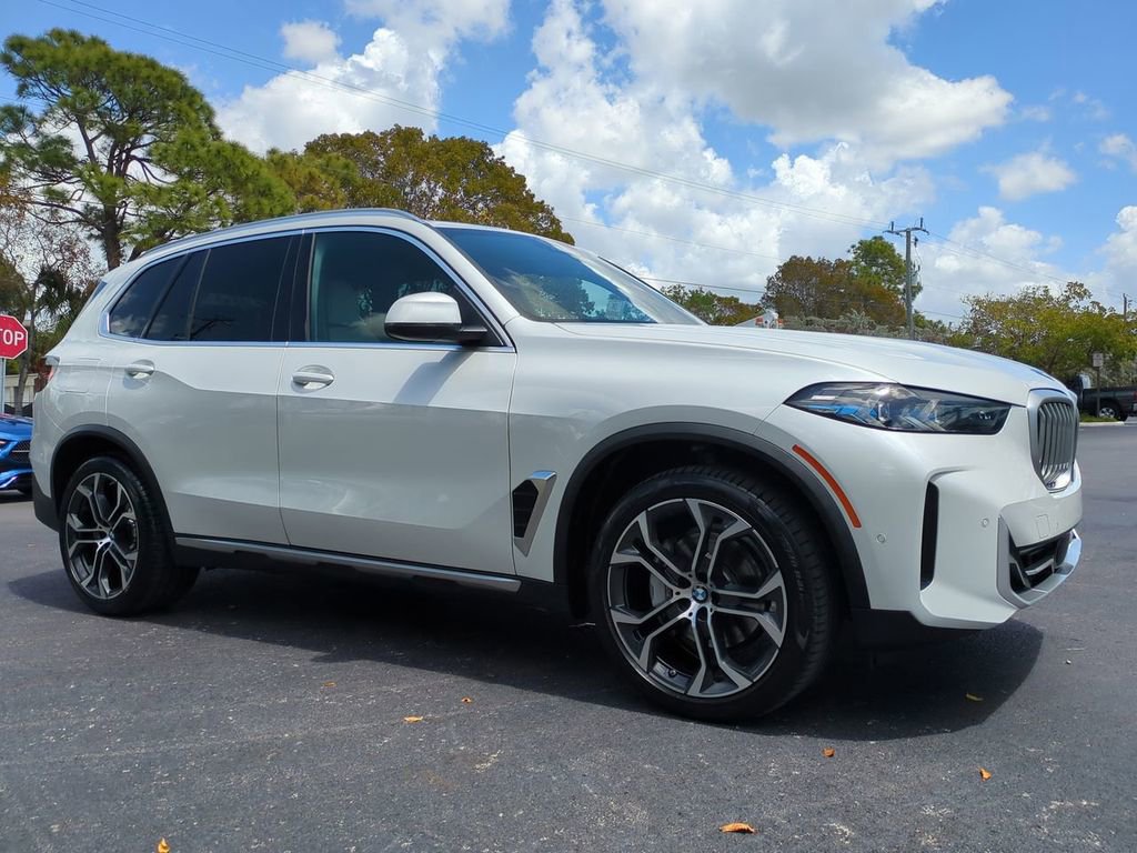 Used 2024 BMW X5 sDrive40i w/ Premium Package image 2