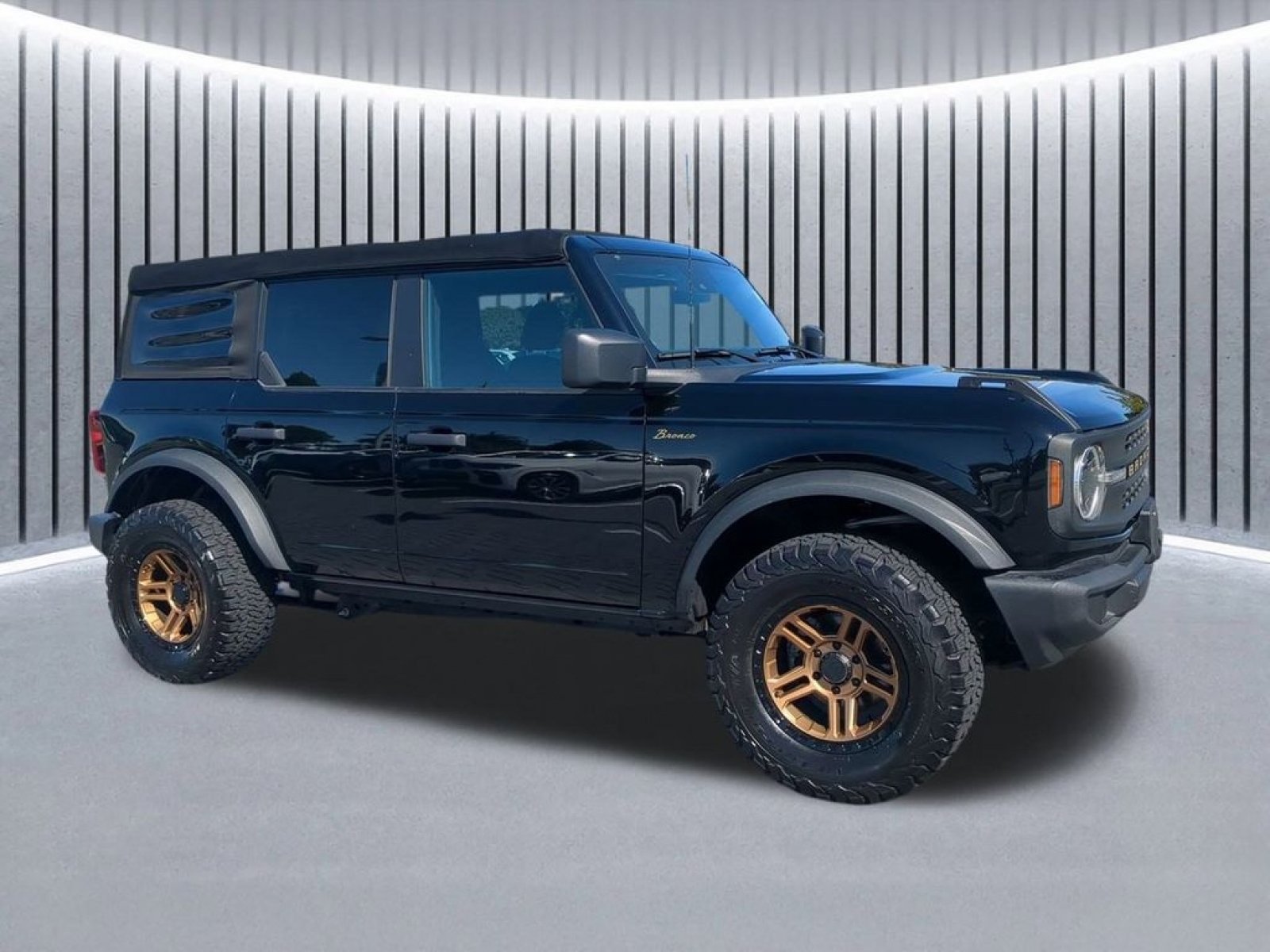 Used 2021 Ford Bronco 4-Door AWD/4WD image 2