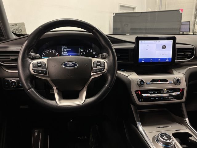 Used 2022 Ford Explorer XLT w/ Equipment Group 202A image 5