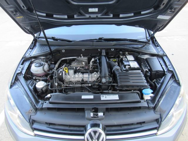 Used 2019 Volkswagen Golf SE image 47