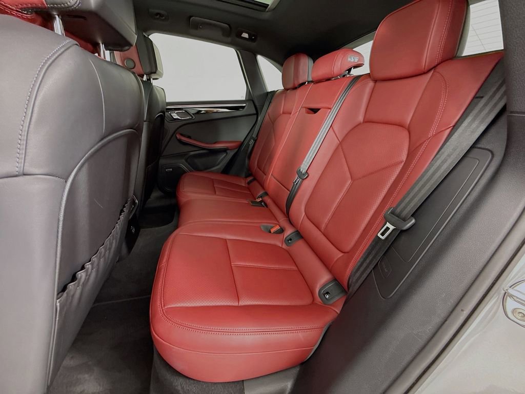 Certified 2025 Porsche Macan image 24