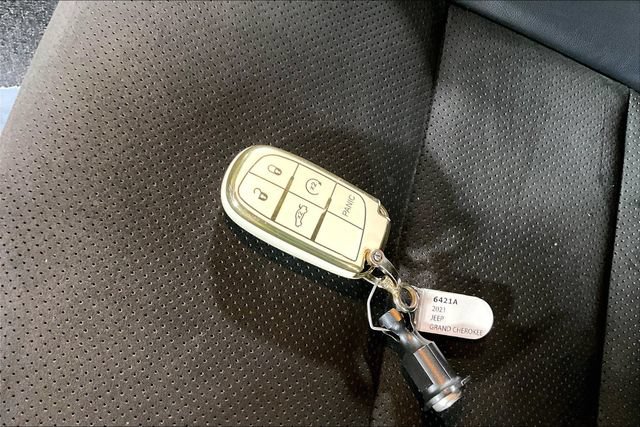 Used 2021 Jeep Grand Cherokee Laredo X AWD/4WD image 29