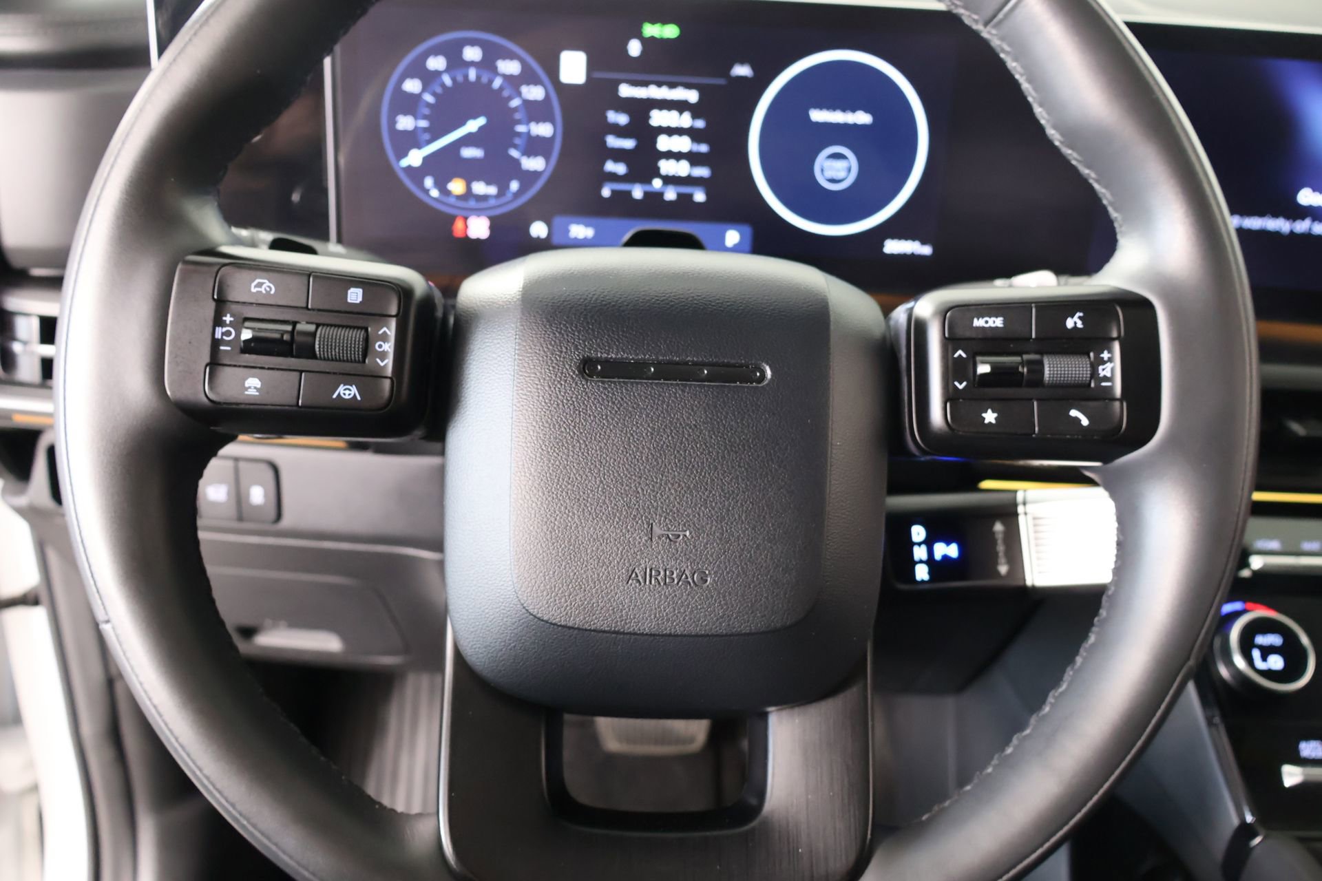 Used 2024 Hyundai Santa Fe Calligraphy AWD/4WD image 3