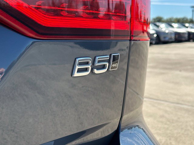 Certified 2024 Volvo V60 B5 Cross Country Ultimate w/ Protection Package Premier AWD/4WD image 38