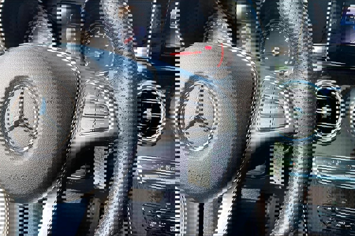 Used 2018 Mercedes-Benz GLC 300 SUV image 19