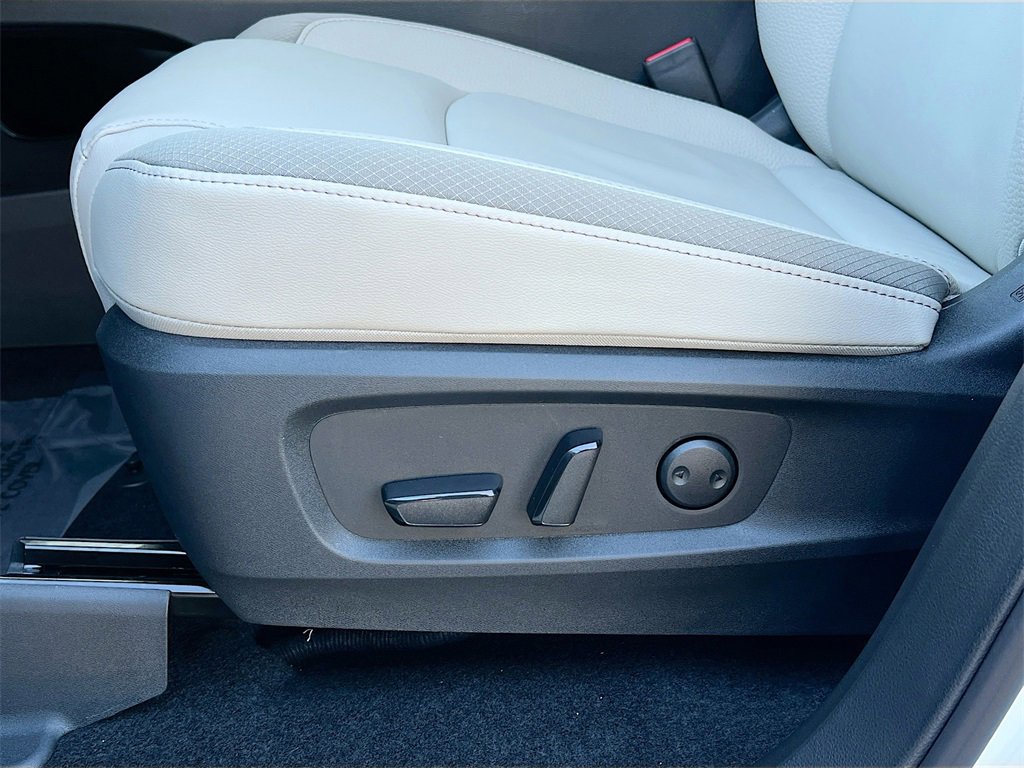 New 2025 Nissan Pathfinder SL image 18