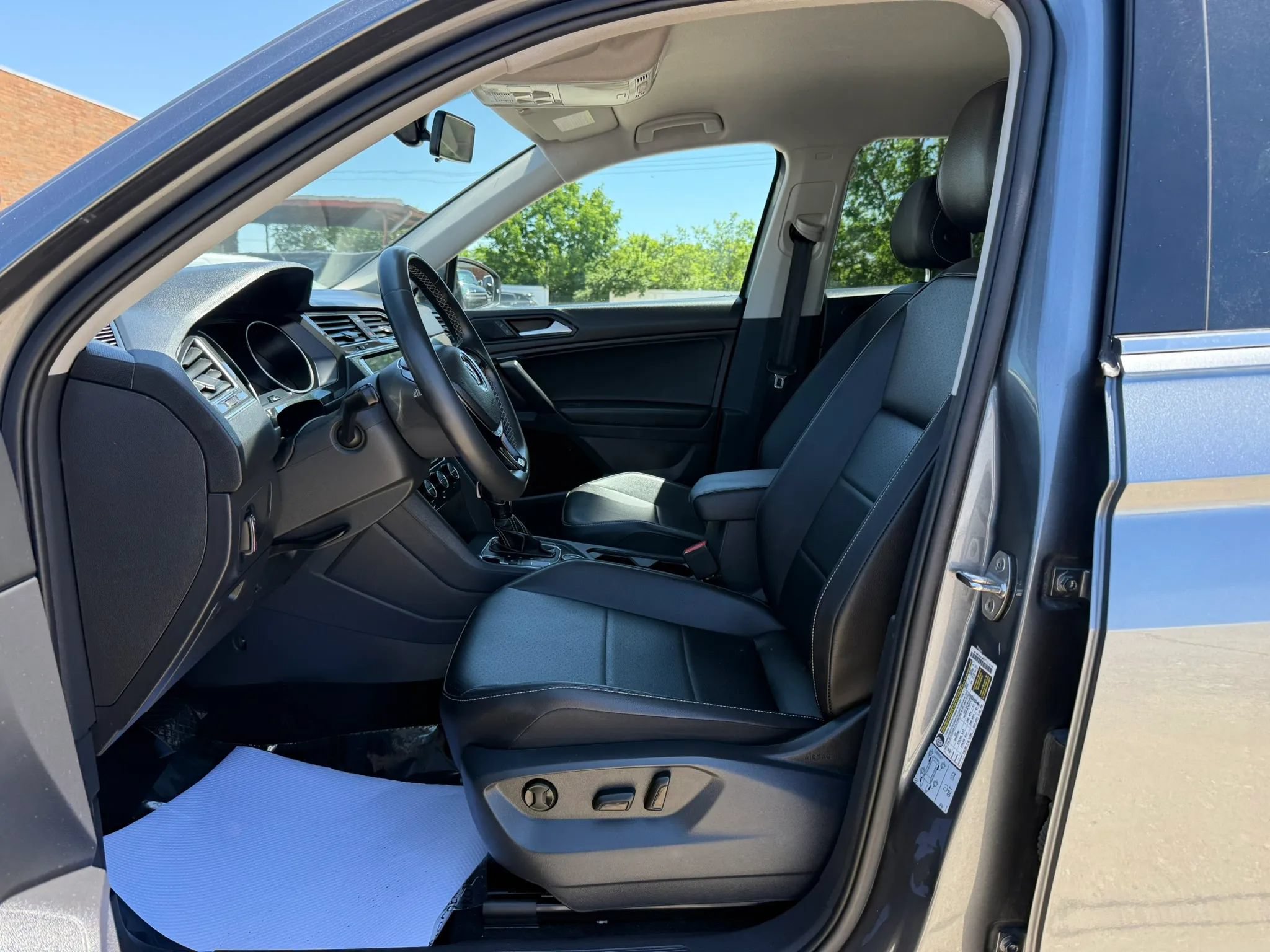 Used 2021 Volkswagen Tiguan SE R-Line AWD/4WD image 19