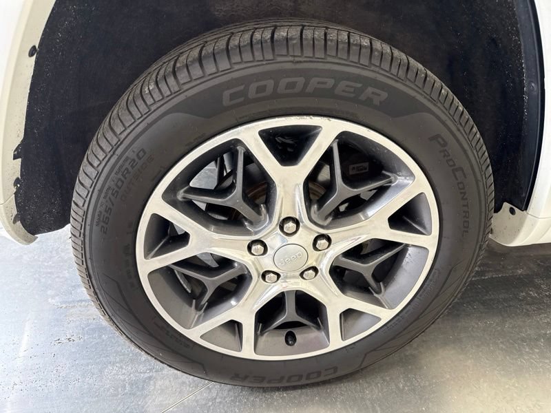 Used 2019 Jeep Grand Cherokee Overland AWD/4WD image 8